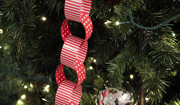 Make and Create: Christmas Paper Chains!