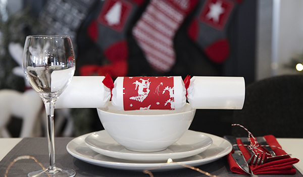 Place Settings with christmas Bon Bon with Glass wine