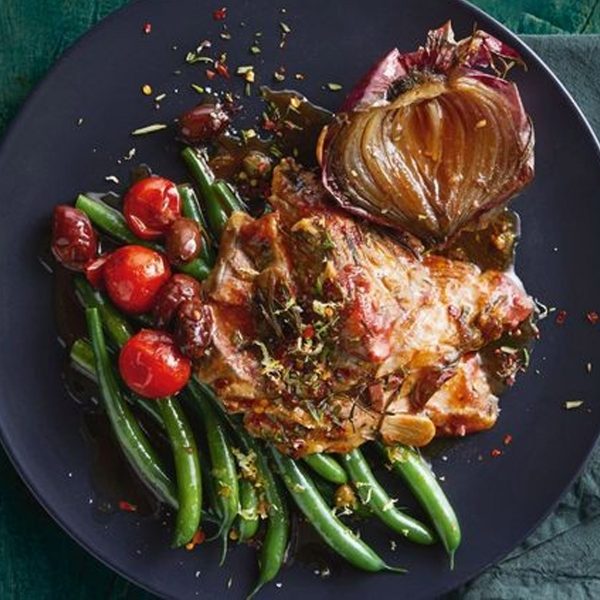 Roast with green beens and Small tomatoes with Onion