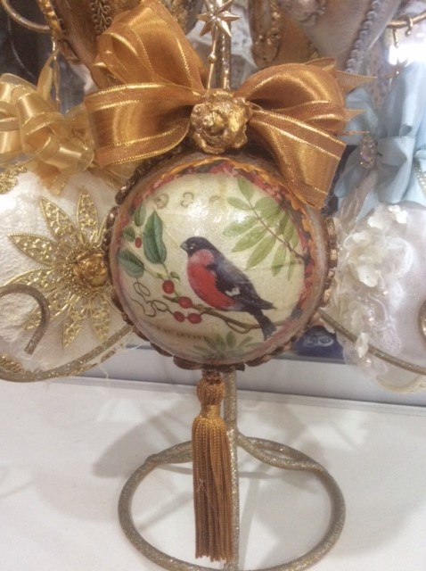 Sue Christmas Craft Baubles Bird with Golden Ribbon