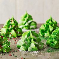 Mini Meringue Christmas Tree placed in a tray