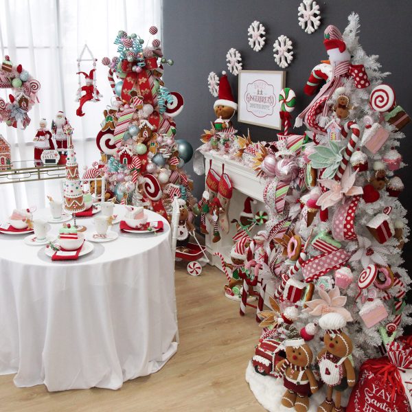 Sweet gingerbread christmas room tree and table