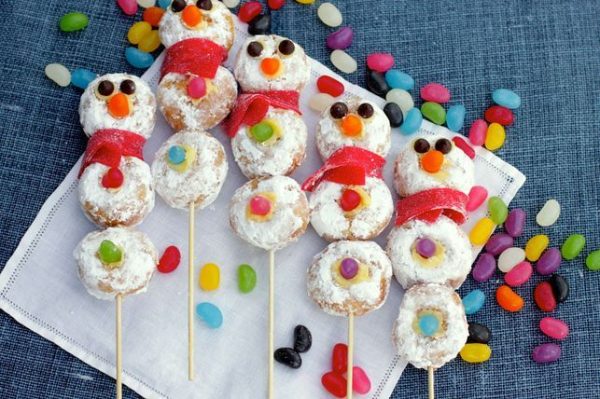 Easy Peasy Christmas Snacks Snowman Doughnut Sticks