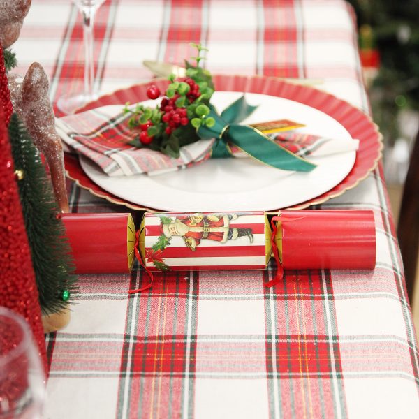 Vintage Christmas Table - with Christmas bon bons