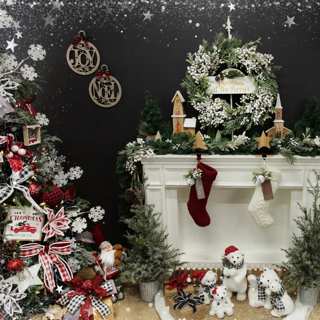 White Berry and Frosted Leaf Christmas Wreath (65cm Dia)