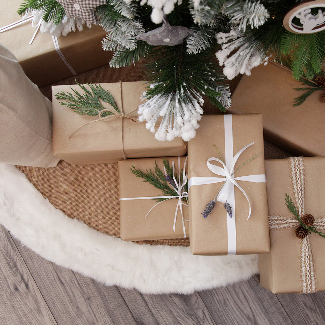 Burlap Merry Christmas Tree Skirt - White Fur Trim with background