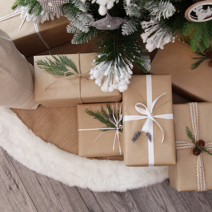 Burlap Merry Christmas Tree Skirt - White Fur Trim with background