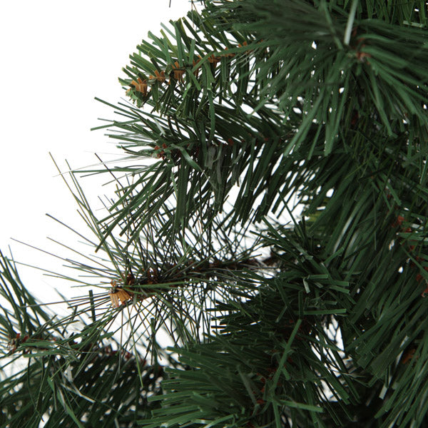 Majestic Pine Wreath - Detail