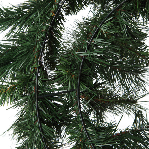 Majestic Pine Wreath - Detail