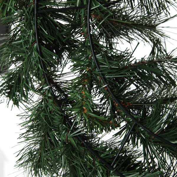 Majestic Pine Wreath - Detail