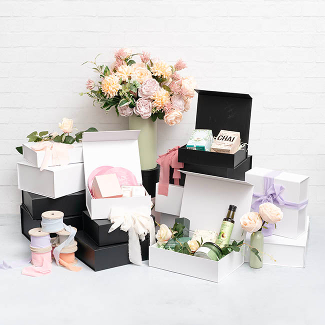 small-hamper-gift-box-with-magnetic-closure