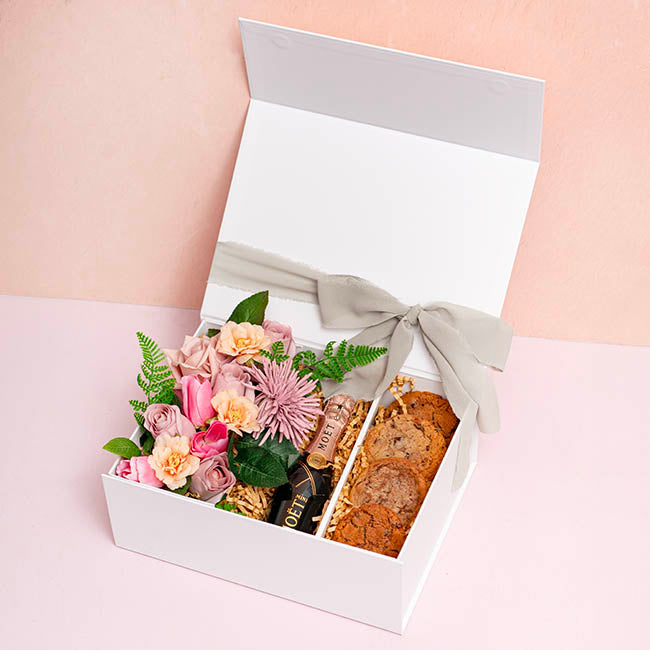 Small Deluxe Hamper Gift Box with Magnetic Closure